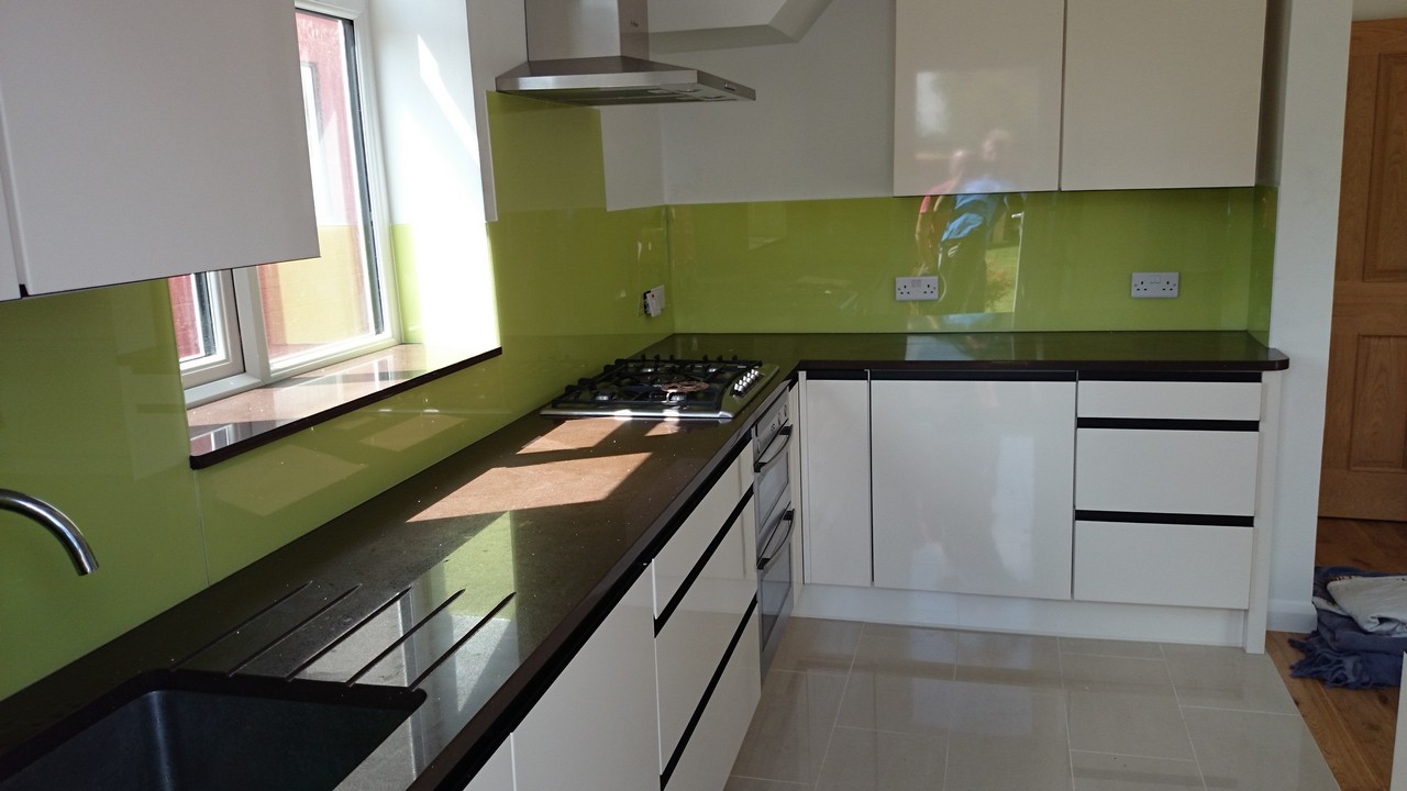 Lime green glass kitchen splashback installed by Balham glaziers